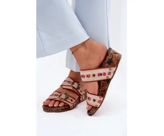 Odinės basutės su dekoratyvinėmis sagtimis Step in style
