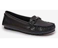 Odiniai mokasinai – patogūs ir stilingi batai kasdienai