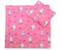 Patalynės komplektas su antklode ir pagalve Hallo rabbit – jaukumui ir saldžiam miegui mažyliui.