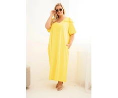 PAVADINIMAS: Moteriška Plus Size medvilninė suknelė su raukiniais ties pečiais, geltona APRAŠYMAS: Geltona Plus Size suknelė su raukiniais ties pečiais Geltona moteriška Plus Size suknelė yra ilgesnio, laisvesnio kirpimo, su V formos iškirpte