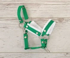 Reguliuojamas kantaras hobi arkliukui A3 – žalias su balta pūkine apdaila