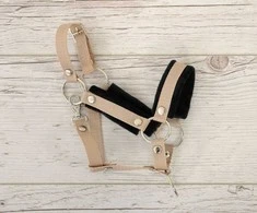 Reguliuojamas kantaras hobi arkliukui – smėlio su juoda pūkine apdaila