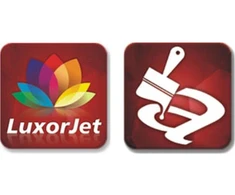 Stiklinis trofėjus su LuxorJet spalvota spauda, graviravimu ir dažų užpildymu