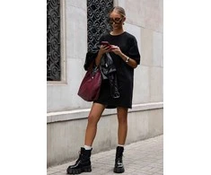 Suknelė moteriška juoda oversized marškinėlių stiliaus SELLA