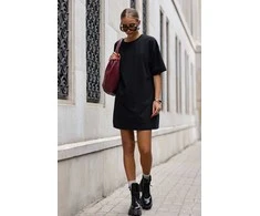 Suknelė moteriška juoda oversized marškinėlių stiliaus SELLA