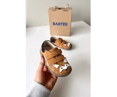 Vaikiški barefoot batai su lapiuko motyvu šviesiai rudos spalvos Bartek