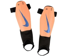 Vaikiškos futbolo blauzdų apsaugos Nike Charge, oranžinės, DX4610 852