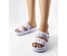 violetinės putplasčio šlepetės