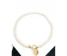 Handmade Rankų darbo choker'is iš baltų gėlavandenių perlų su paauksuotu monetos formos pakabuku