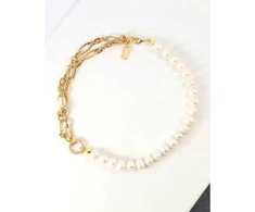 Handmade Tikrų baltųjų gėlavandenių perlų choker'is su paauksuota grandinėle – modernus rankų darbo kaklo papuošalas