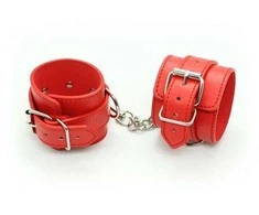 Rankogalių diržas su pančiais „Cuffs Belt“ (raudonas)