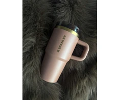 Stanley Quancher Puodelis Termiczny smėlio spalva Mocha Latte Straw Tumbler 0.59L