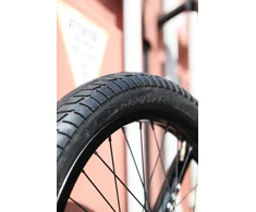 BMX padanga 20x2.30 Deli Tire juoda plati skirta freestyle gatvės parkui