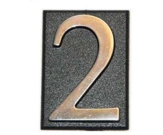 Buto numeris 2, 32 x 45 mm, plastikinis, aukso sp.