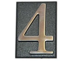 Buto numeris 4, 32 x 45 mm, plastikinis, aukso sp.