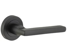 Besk Durų rankena LH1046 135mm juoda matinė