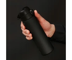 Ion8 0,5l juodas sportinis gertuvė su dangteliu