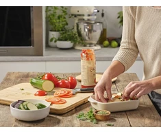 KitchenAid keramikinis indas 26x15,5x6,5 cm su migdolų kremo dangteliu