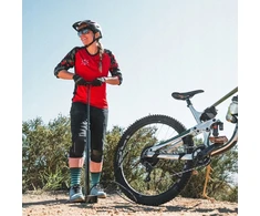 Lezyne Gravel Digital Drive grindininė pompa, 100 Psi, raudona
