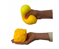 MAT Group Didelis ANTISRESSAS GNIOTEK SŪRIS Geltonas sūrio kubelis SQUISHY MOCHI 9X9 cm