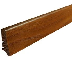 Medinė faneruota grindjuostė P2002062A, t. uosis, 20 mm pločio, 58 mm aukščio, 2,2 m ilgio