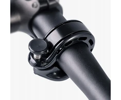 Ravemen Q2 dviračio skambutis su AirTag laikikliu, vairo laikikliu (22,2 / 25,4 / 31,8 mm), kompiuteris / aliuminis, 110 dB