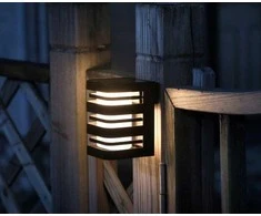 Sieninis LED lauko šviestuvas, įkraunamas saulės energija