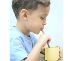 Silikoninis puodelis vaikams 180 ml 6m+ MinikOiOi Geltona
