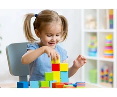 Tooky Toys Paimtas žaislinis medinis jutimo blokai Kūrybinė simetrija 4 PCS + brošiūra su modeliais FSC sertifikate