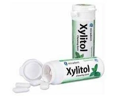 Miradent XYLITOL becukrė kramtomoji guma su ksilitoliu mėtų skonio, 30 vnt.