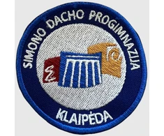 Klaipėdos Simono Dacho progimnazijos emblema, EMBLEMA: Emblema su prisiuvimu