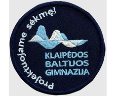 Klaipėdos Baltijos gimnazijos emblema, EMBLEMA: Emblema su prisiuvimu