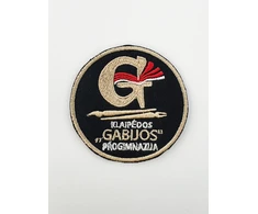 Klaipėdos Gabijos progimnazijos emblema, EMBLEMA: Emblema su prisiuvimu