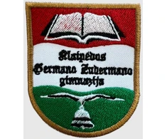 Klaipėdos Hermano Zudermano gimnazijos emblema, EMBLEMA: Emblema su prisiuvimu