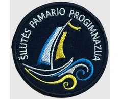Šilutės Pamario progimnazijos emblema, EMBLEMA: Emblema su prisiuvimu