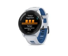 Išmanusis laikrodis Garmin Forerunner 265. Juodas apvadas su baltojo akmens spalvos korpusu ir baltojo akmens bei melsvos spalvos silikoniniu dirželiu