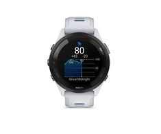 Išmanusis laikrodis Garmin Forerunner 265. Juodas apvadas su baltojo akmens spalvos korpusu ir baltojo akmens bei melsvos spalvos silikoniniu dirželiu