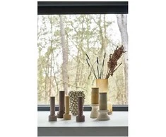 Villa Collection stulpinė žvakė Trae 7,8 x 19 cm gintaro spalvos, 100% stearinas