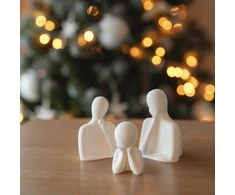 Lukata Baltos gipso šeimos trio figūrėlės, Elegantiškas lentynos dekoras, Šeimos statulėlės, apgalvota dovana šeimai
