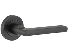 Besk Durų rankena LH1046 135mm juoda matinė