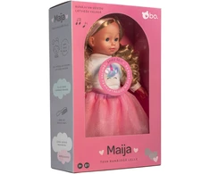 bo. Kalbanti ir dainuojanti lėlė Maija, 40 cm, latvių k.