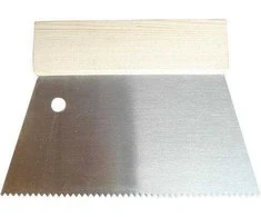Hardy SPATULA 18CM A1 TOOTH WOODEN HANDLE