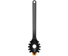 Karotes makaroniem Fiskars 1027301, 37 cm, melna krās./oranža krās.