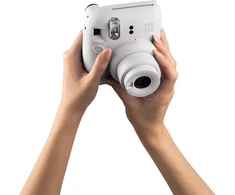 Momentfotoaparāts Fujifilm Instax Mini 12 Clay Baltas, balta krās.