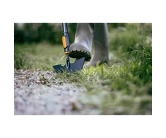 Zāles skrāpis Fiskars OneClick 1080689. tērauds