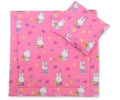 Patalynės komplektas su antklode ir pagalve Hallo rabbit – jaukumui ir saldžiam miegui mažyliui.