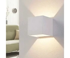Baltas Esma LED sieninis šviestuvas kubo formos