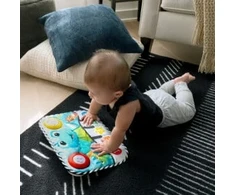 Baby Einstein Kūdikis Einšteinas – muzikinis spyruoklinis kilimėlis ir lovelės žaislas, „Neptune's Kick Explore™“ – (BE-12926)