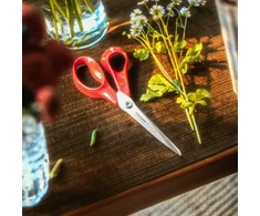 Fiskars Classic universalios žirklės, 21 cm, kaire ranka, raudonos