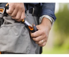 Fiskars - universalus peilis su galąstuvu